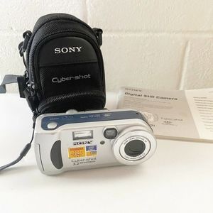 Sony Cybershot DSC-P71 3.5 Megapixels 3x Zoom Camera Case Tested 2 Memory Cards